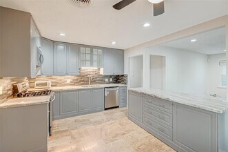 5410 De Milo Dr in Houston, TX - Building Photo - Building Photo