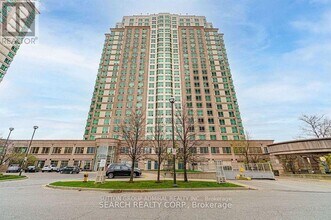 1 Lee Centre Dr in Toronto, ON - Building Photo - Building Photo