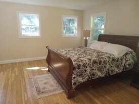 4 Zinn Rd in Danbury, CT - Building Photo