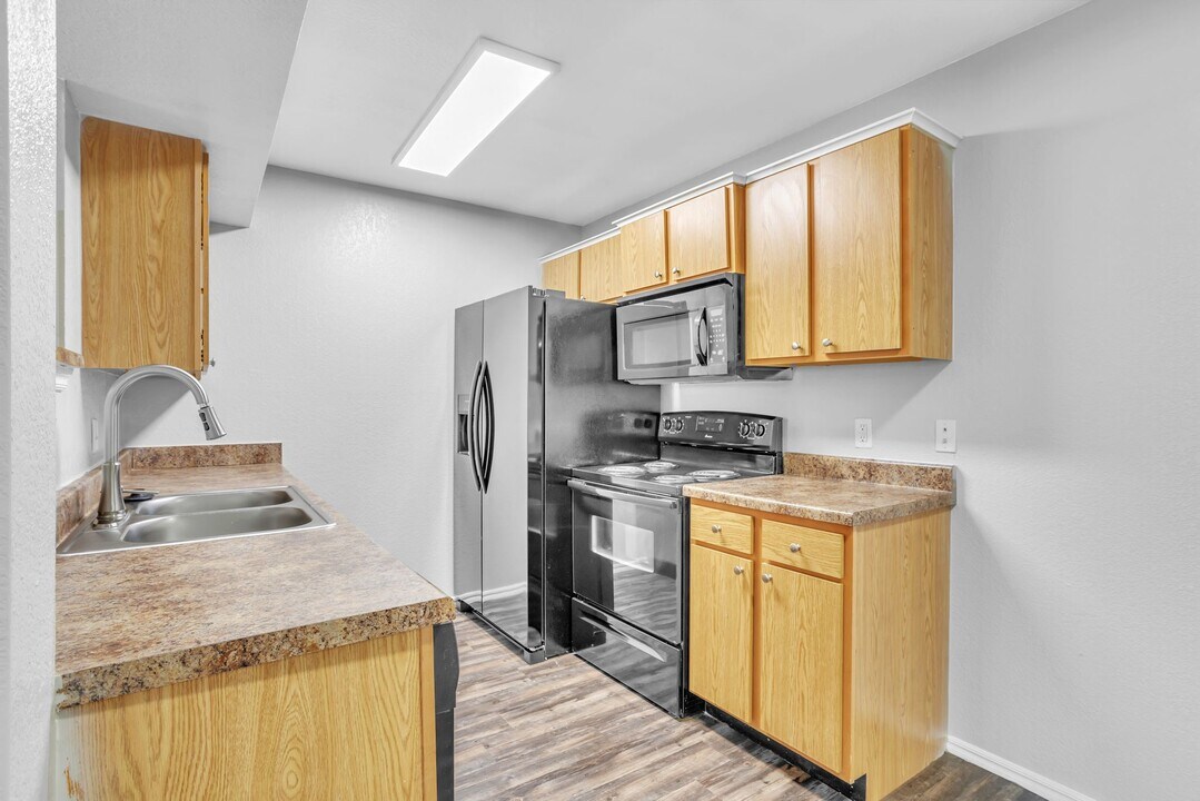 Pointe at North Penn in Edmond, OK - Building Photo