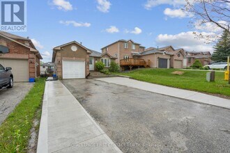 16 Waddington Crescent in Barrie, ON - Building Photo - Building Photo