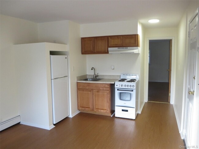 475 Main St in Northport, NY - Building Photo - Building Photo