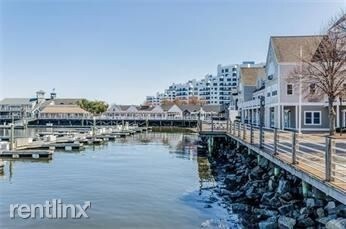 2001 Marina Dr in Quincy, MA - Building Photo