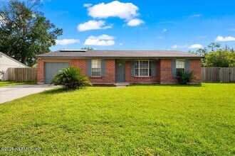 1701 Donna Dr in Middleburg, FL - Building Photo - Building Photo