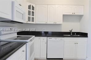 900 Bay Dr, Unit 521 in Miami, FL - Building Photo