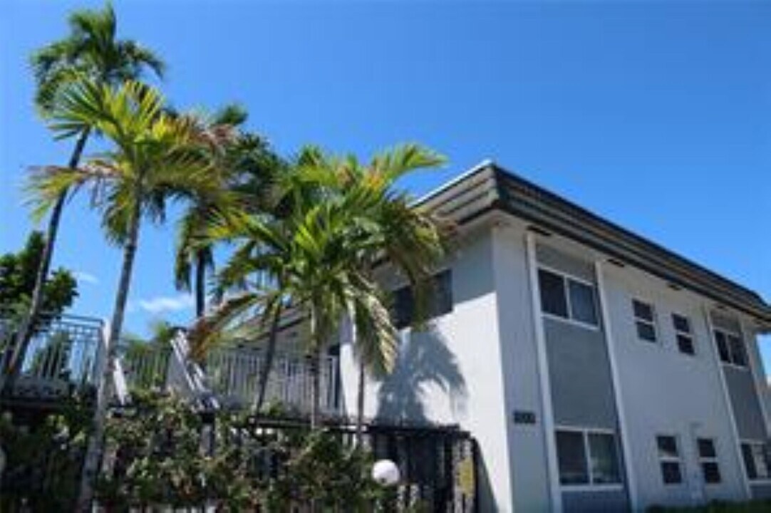 1010 SE 15th St, Unit 110 in Fort Lauderdale, FL - Foto de edificio