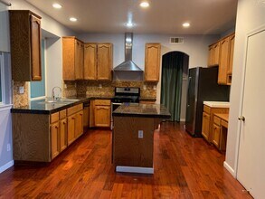 5710 Harborside Way in Elk Grove, CA - Building Photo - Building Photo