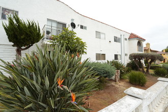 Montezuma Apartments in Vista, CA - Building Photo - Building Photo