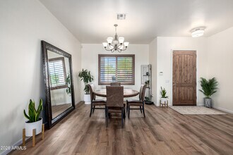 1415 W Lavitt Ln in Phoenix, AZ - Building Photo - Building Photo