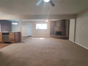 1003 Dyche Ln in Alvin, TX - Building Photo - Building Photo