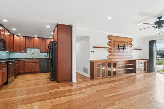 4704 Euclid Ave in Rolling Meadows, IL - Building Photo - Building Photo