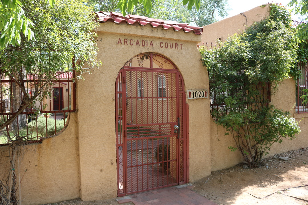 Arcadia Courtyard in Albuquerque, NM - Building Photo