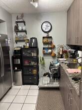 10834 N Kendall Dr, Unit Spanish Trace in Miami, FL - Building Photo - Building Photo