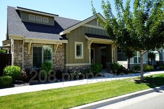 407 W Pavilion Ln in Meridian, ID - Foto de edificio - Building Photo