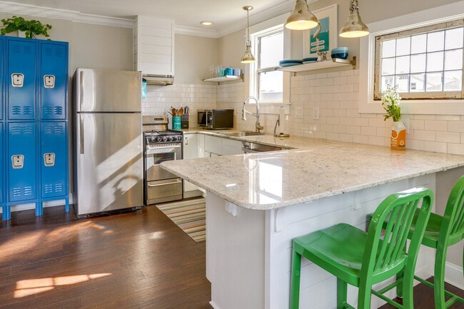 202 10th Ave NE in St. Petersburg, FL - Building Photo - Building Photo