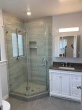 724 2nd Ave, Unit 1 in San Bruno, CA - Foto de edificio - Building Photo
