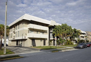 Brittany Villas in South Miami, FL - Building Photo - Building Photo