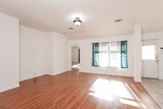 110 Smokey Lake Ln in Dickinson, TX - Building Photo - Building Photo