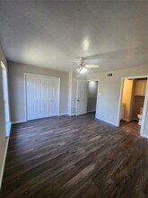 11000 Kinghurst Dr in Houston, TX - Building Photo - Building Photo