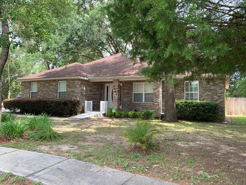 6444 Kylito Cir in Crestview, FL - Foto de edificio