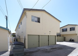 The Courtyard in Los Angeles, CA - Building Photo - Building Photo