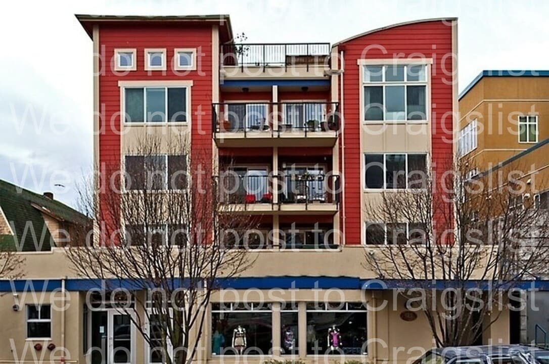 515 1st Ave W in Seattle, WA - Building Photo