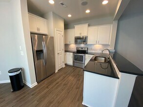 1023 Kenross Dr in Burlington, NC - Building Photo - Building Photo