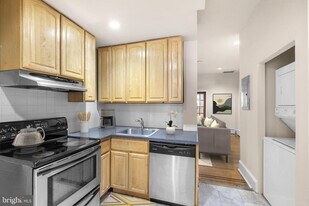 1823 S Broad St in Philadelphia, PA - Building Photo