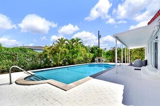 2195 SW 25th Ter in Miami, FL - Building Photo - Building Photo