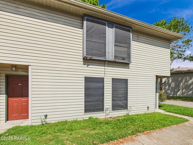 201 High Meadows Blvd in Lafayette, LA - Building Photo - Building Photo