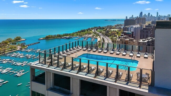 3450 N. Lake Shore Drive in Chicago, IL - Building Photo - Building Photo
