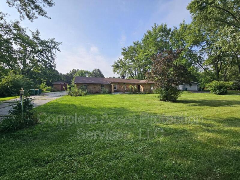 8911 Park Valley Ct in Hobart, IN - Building Photo