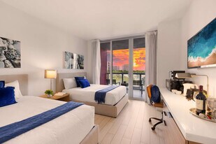 2602 E Hallandale Beach Blvd in Hallandale Beach, FL - Building Photo