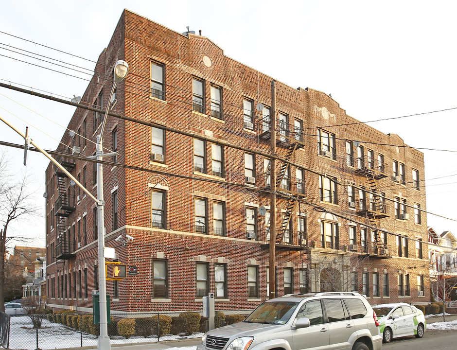 3301 Farragut Rd in Brooklyn, NY - Building Photo