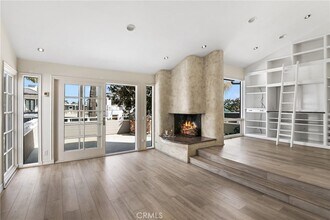 411 Goldenrod Ave in Newport Beach, CA - Building Photo - Building Photo
