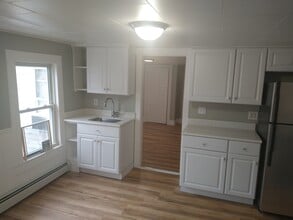 17 Wentworth St, Unit 202 in Biddeford, ME - Building Photo - Building Photo