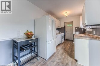 483 Kingscourt Dr in Waterloo, ON - Building Photo - Building Photo