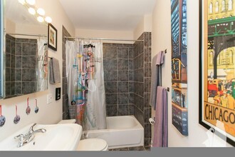 624 W Roscoe St, Unit 2C in Chicago, IL - Building Photo - Building Photo