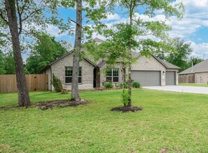 6446 Rolling Hills Rd in Conroe, TX - Building Photo - Building Photo