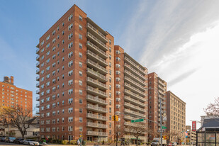 8915 Parsons Blvd Apartments