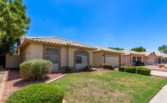 6373 W Irma Ln in Glendale, AZ - Building Photo - Building Photo