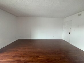 120 Brooks Ave, Unit #3 in Venice, CA - Foto de edificio - Building Photo