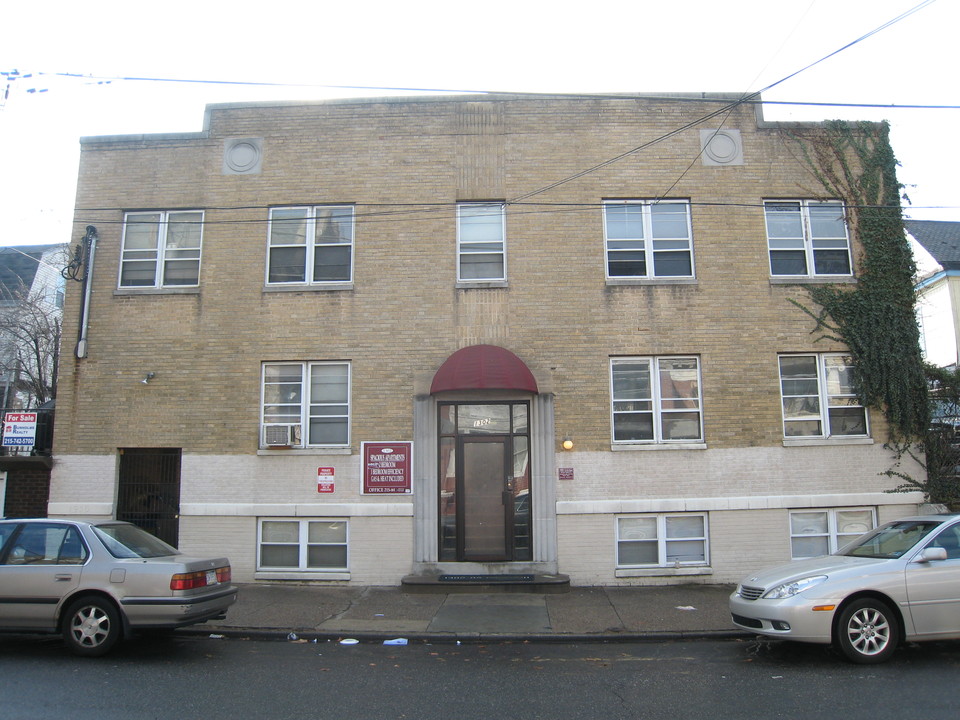 1302-1304 W Ruscomb St in Philadelphia, PA - Building Photo