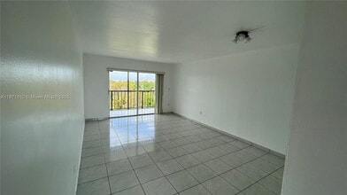9455 W Flagler St in Miami, FL - Building Photo - Building Photo