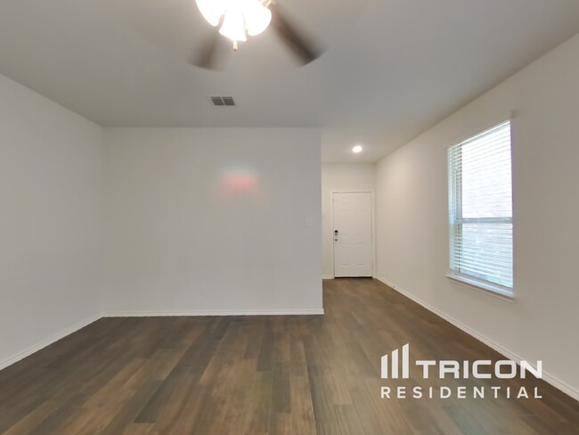 576 Val Verde St in Aubrey, TX - Building Photo - Building Photo
