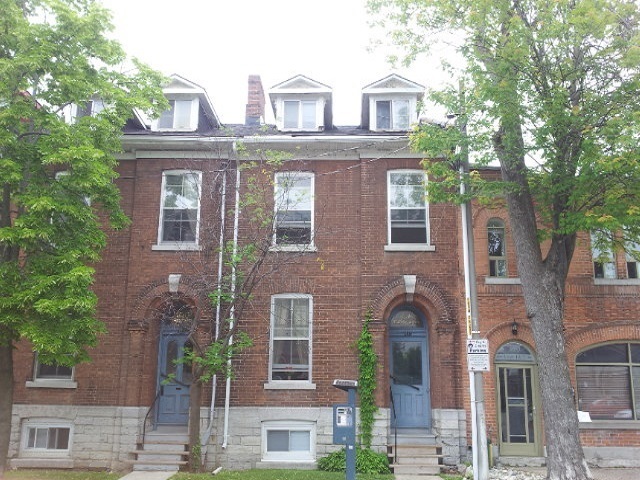 106 Clergy St E in Kingston, ON - Building Photo