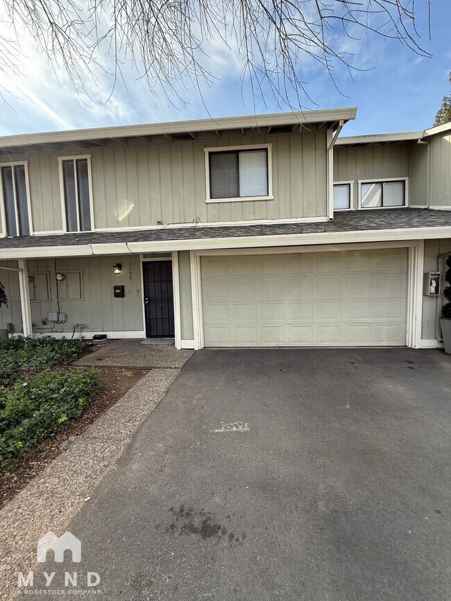 property at 1139 Rivara Cir