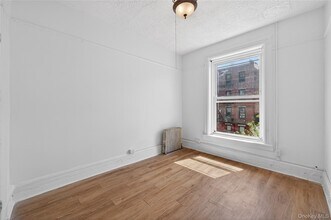 330 Lafayette Ave in Brooklyn, NY - Foto de edificio - Building Photo