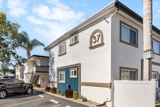 Pointe Pacific Apartment Homes in Westminster, CA - Foto de edificio - Building Photo