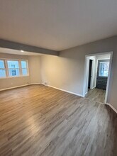 1813 Willowdale Ave, Unit D in Cleveland, OH - Foto de edificio - Building Photo